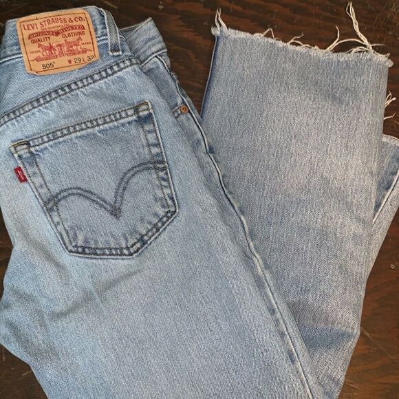 Vintage 505 Levi’s Straight Legged Crop Jeans - Picture 7 of 8